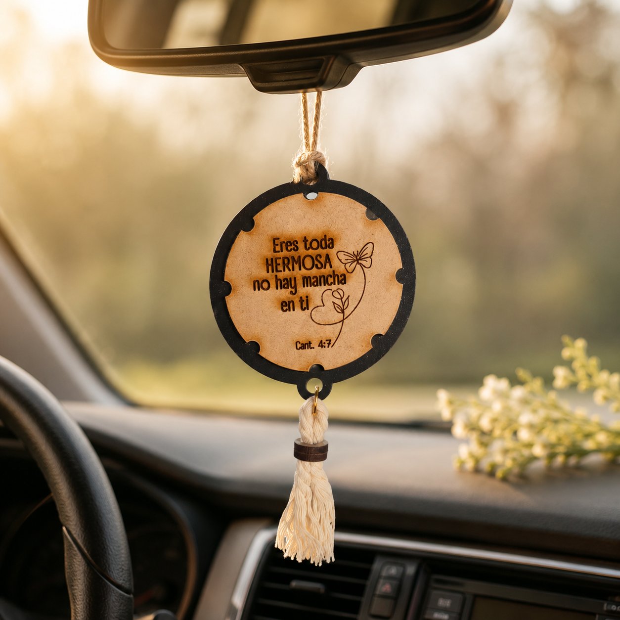 Adorno retrovisor MDF grabado láser con frase personalizada